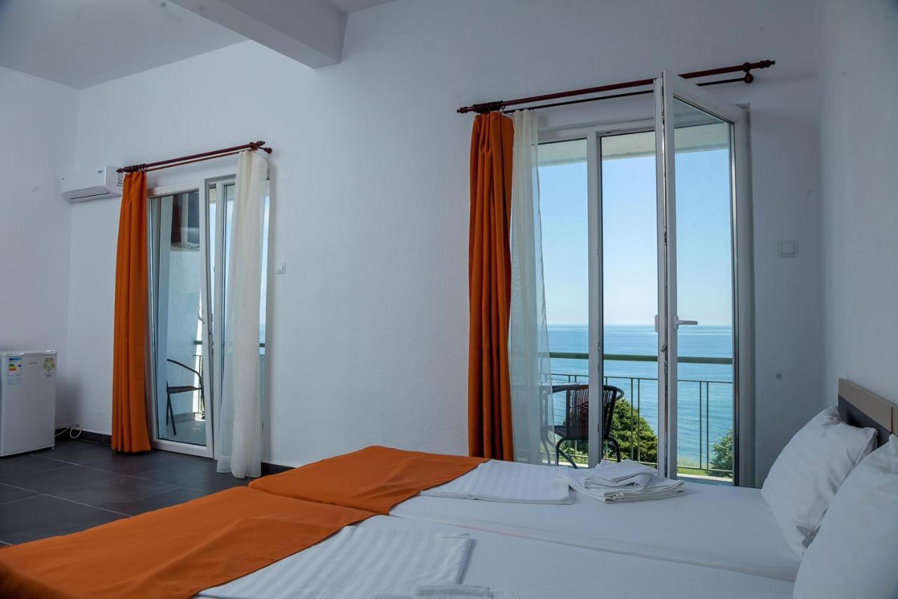 Hotel Cosmos 南埃福列 外观 照片