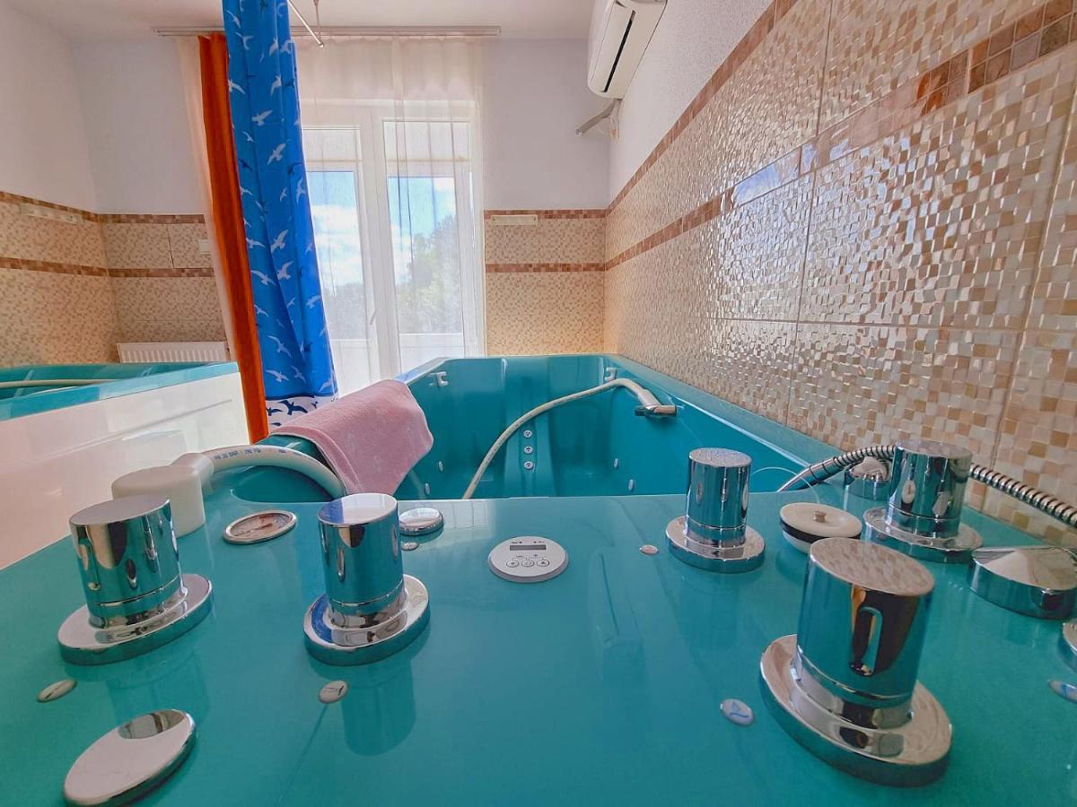 Hotel Cosmos 南埃福列 外观 照片
