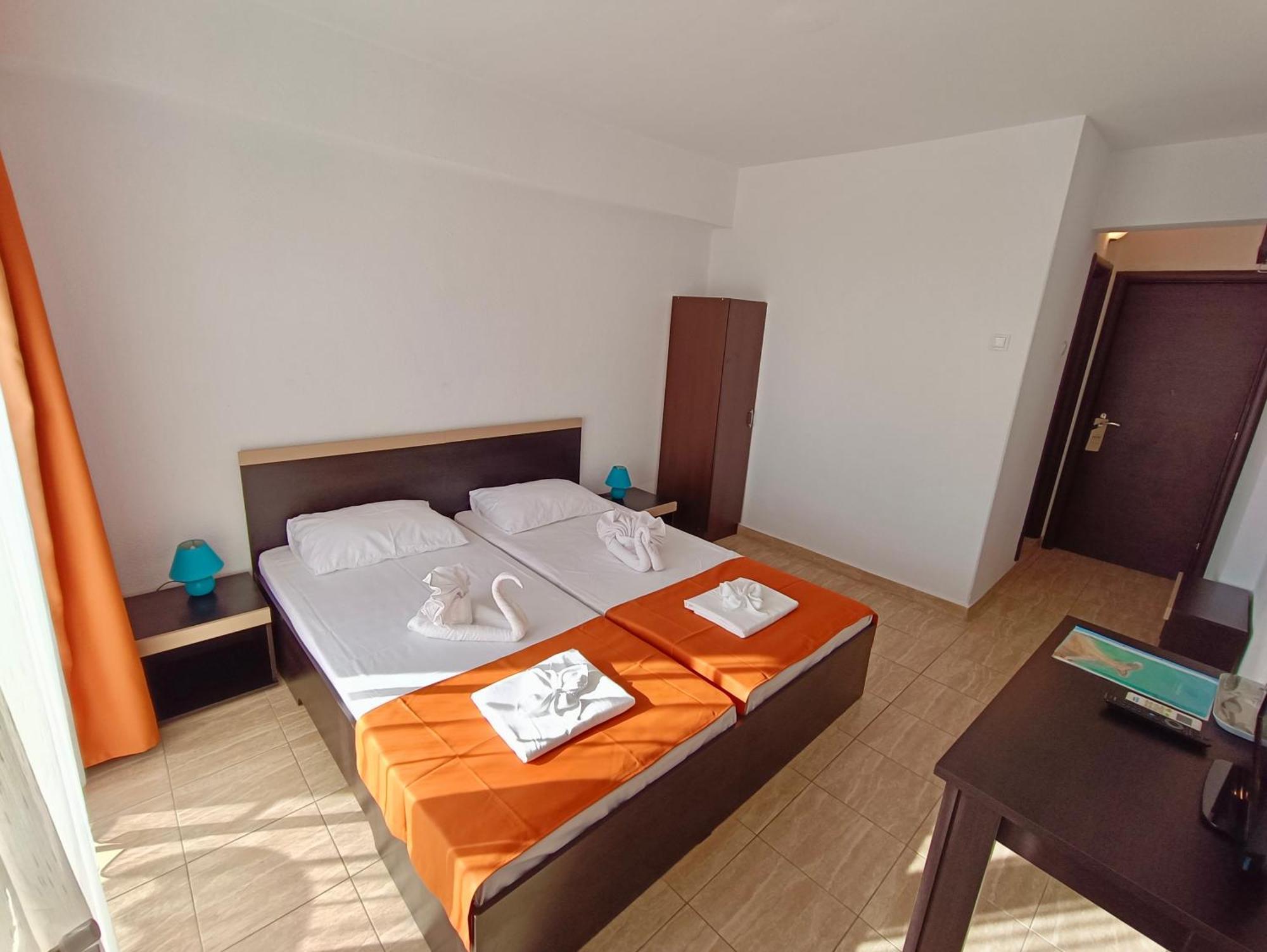 Hotel Cosmos 南埃福列 外观 照片