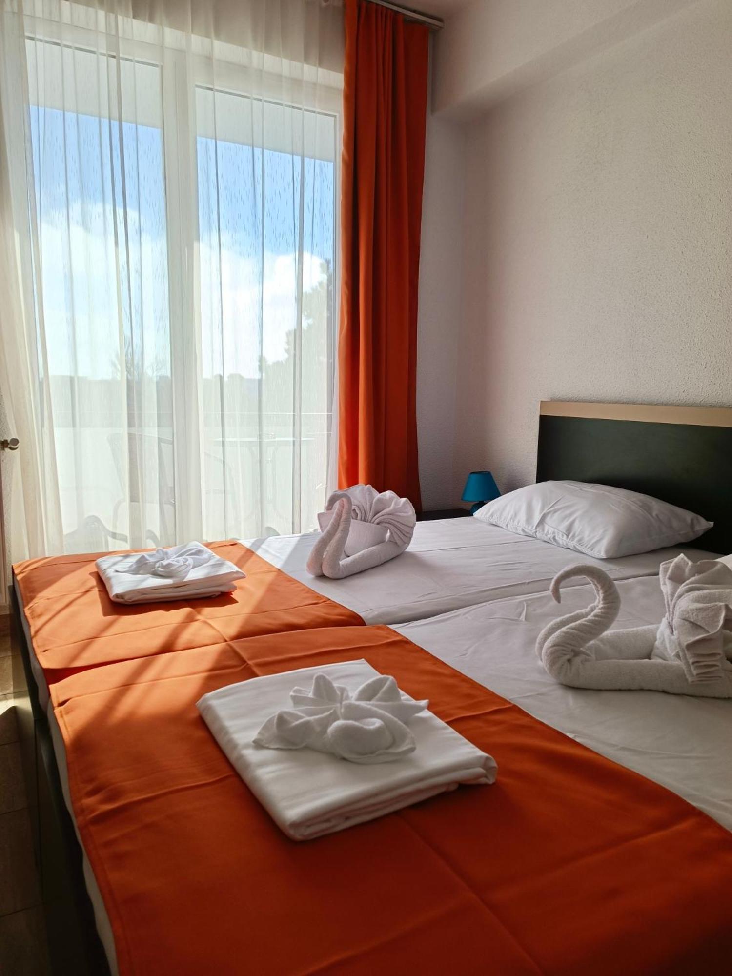 Hotel Cosmos 南埃福列 外观 照片