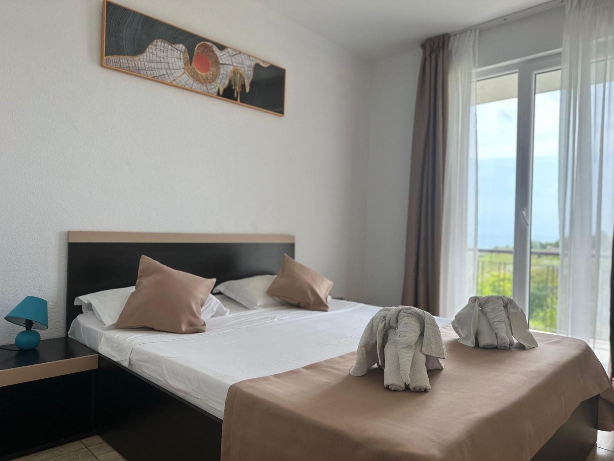 Hotel Cosmos 南埃福列 外观 照片